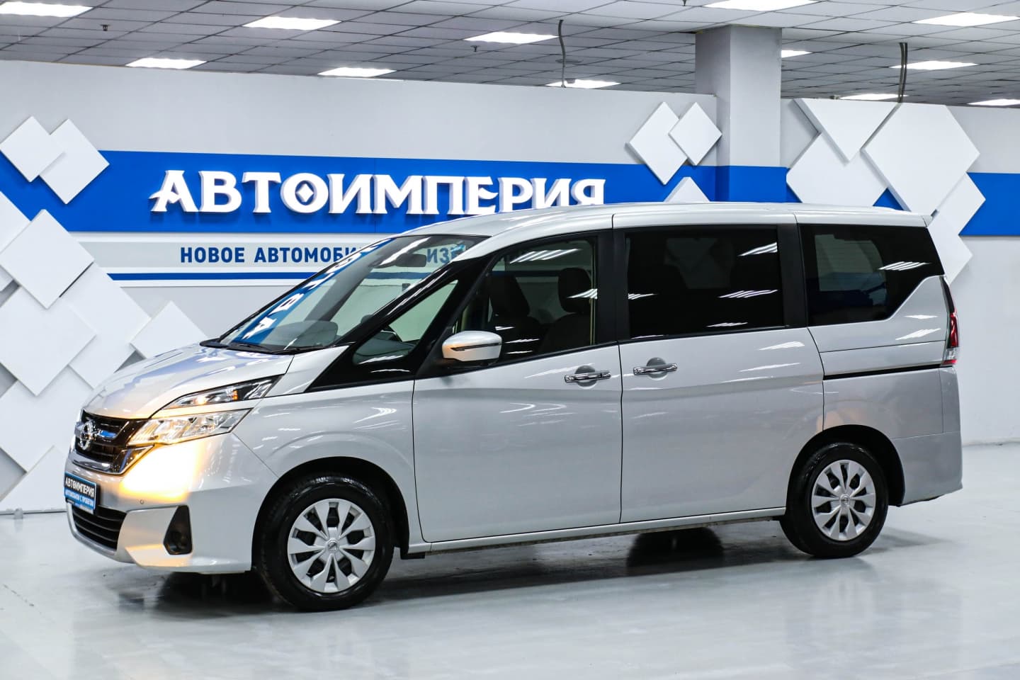 Nissan Serena 0
