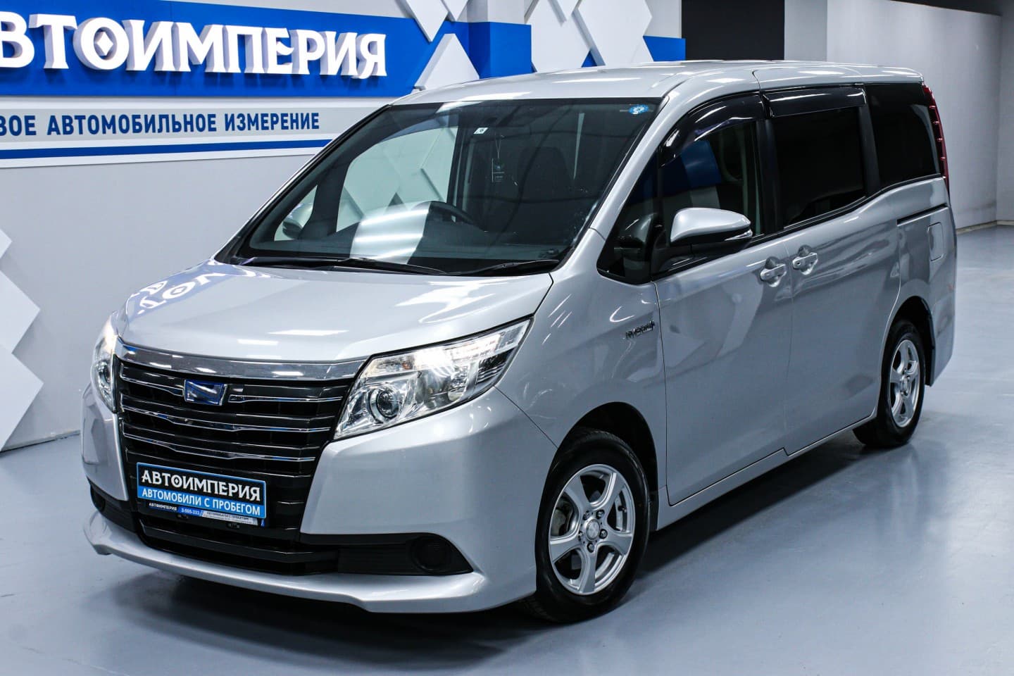 Toyota Noah 4