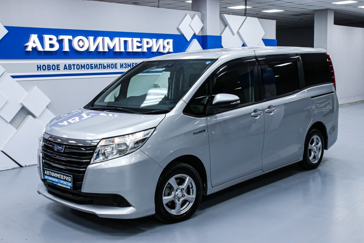Toyota Noah 3