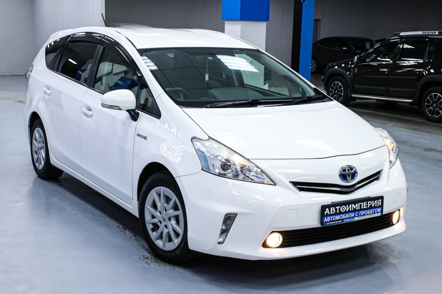 Toyota Prius Alpha 4