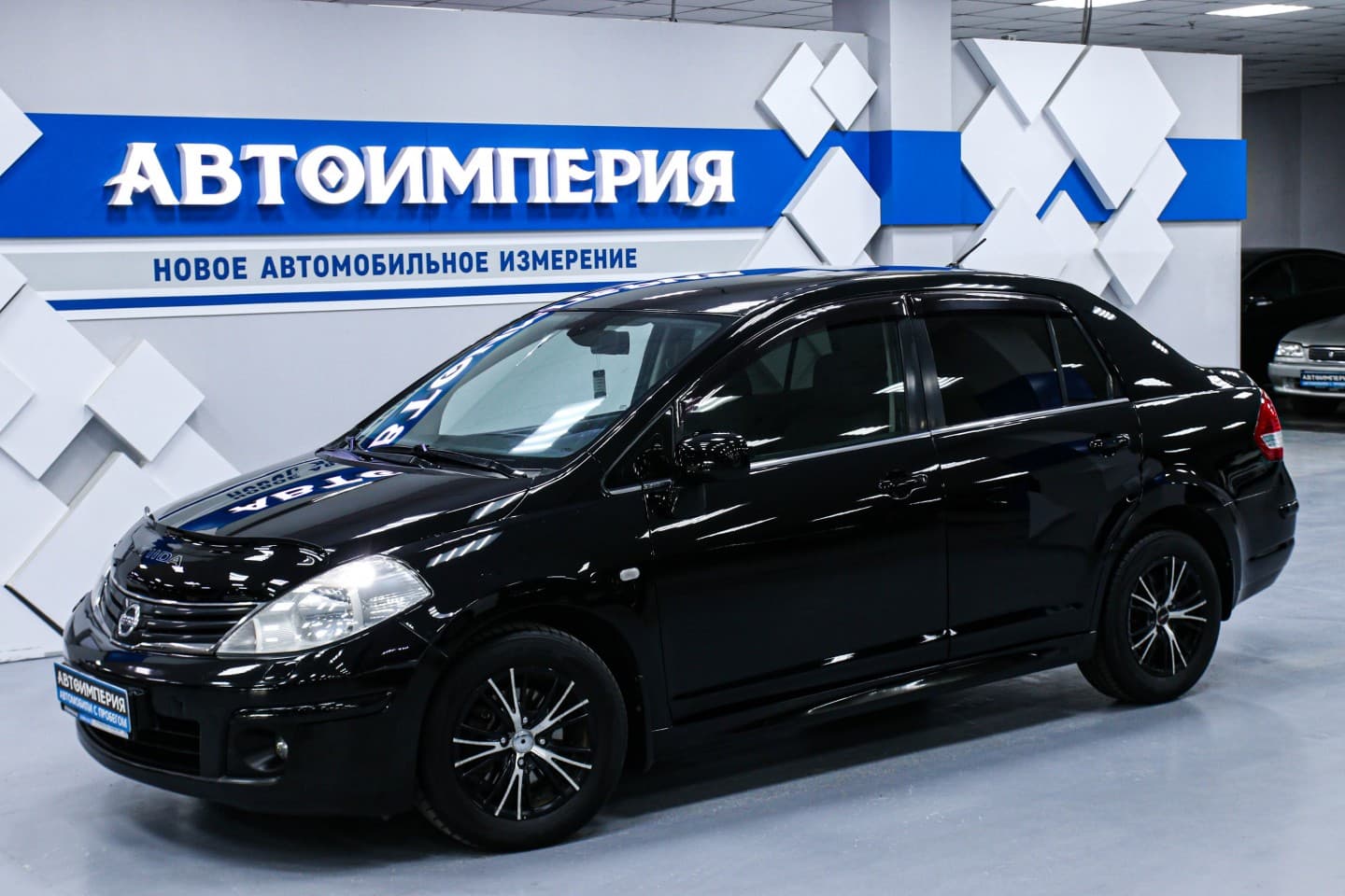 Nissan Tiida 1