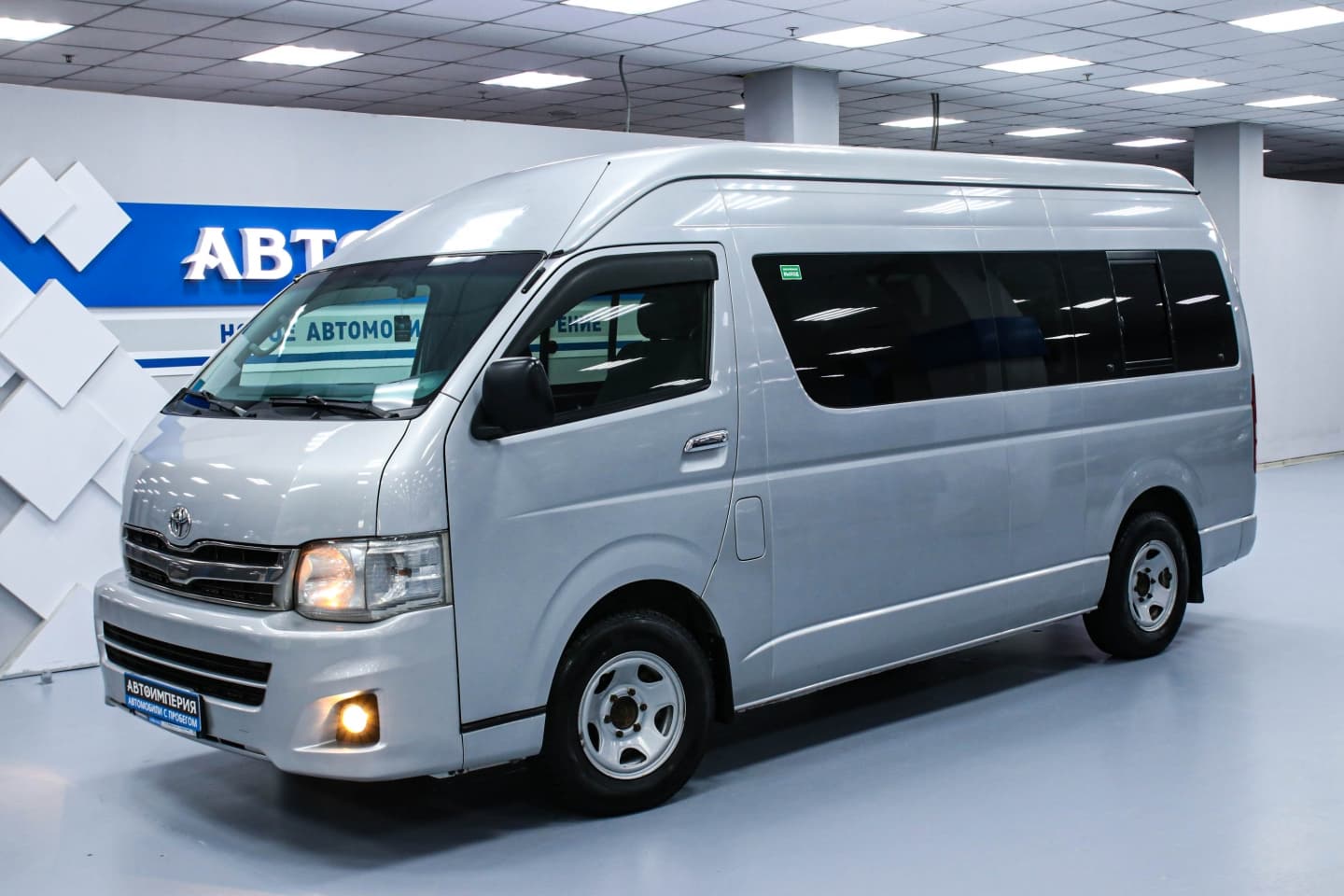 Toyota Hiace 2