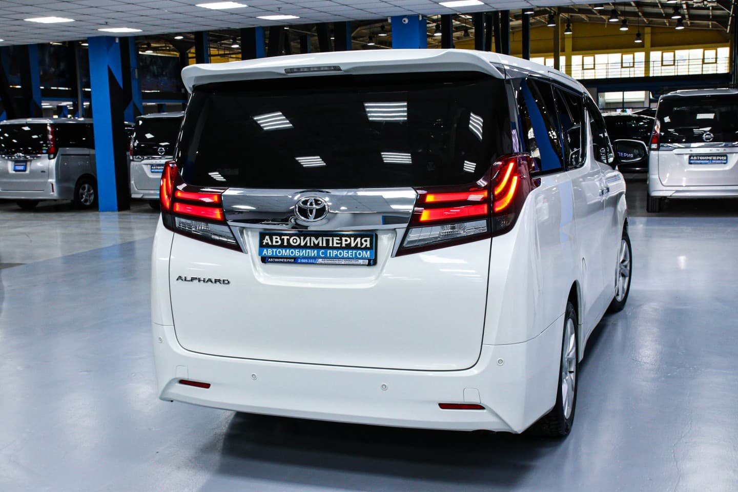 Toyota Alphard 4