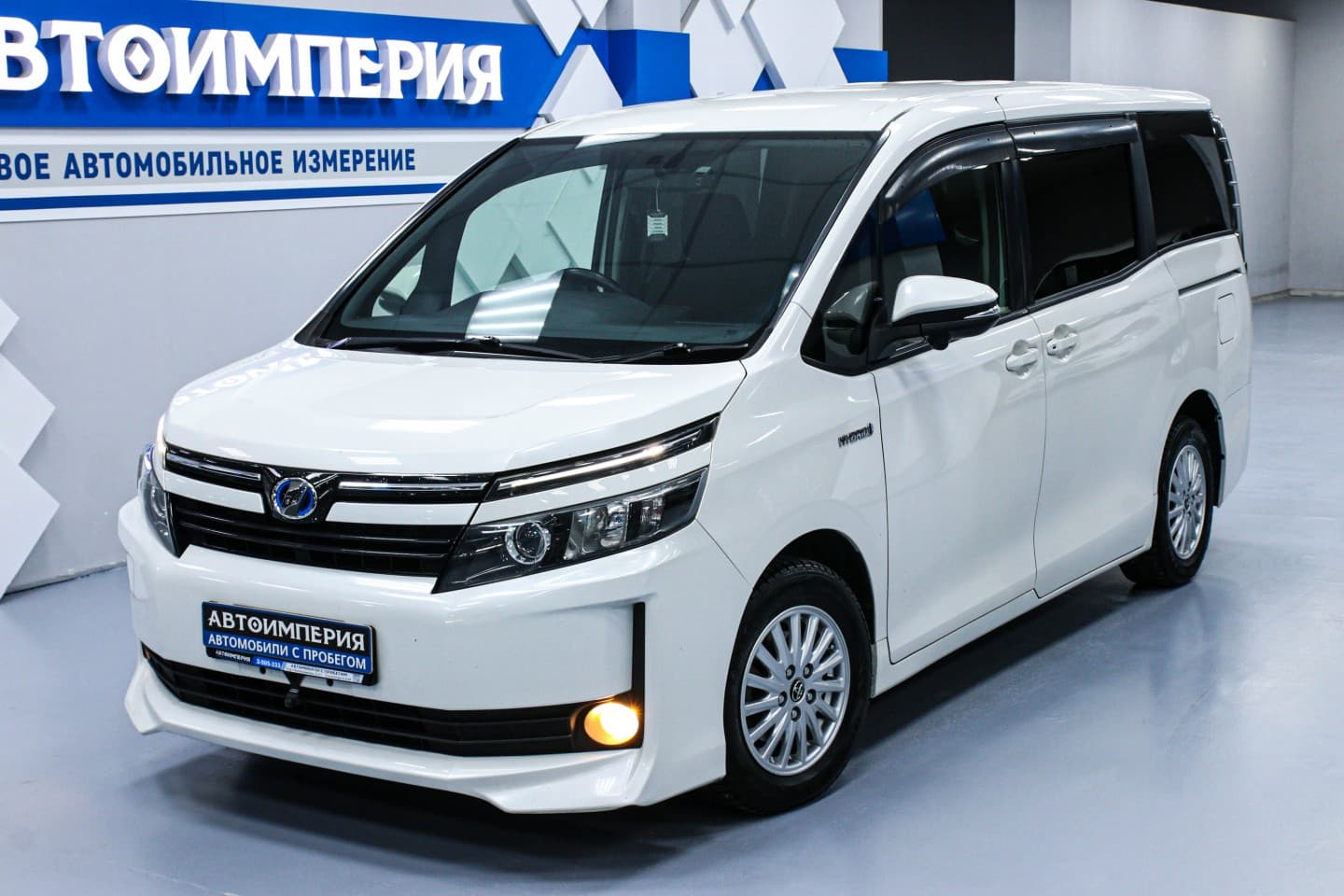 Toyota Voxy 2