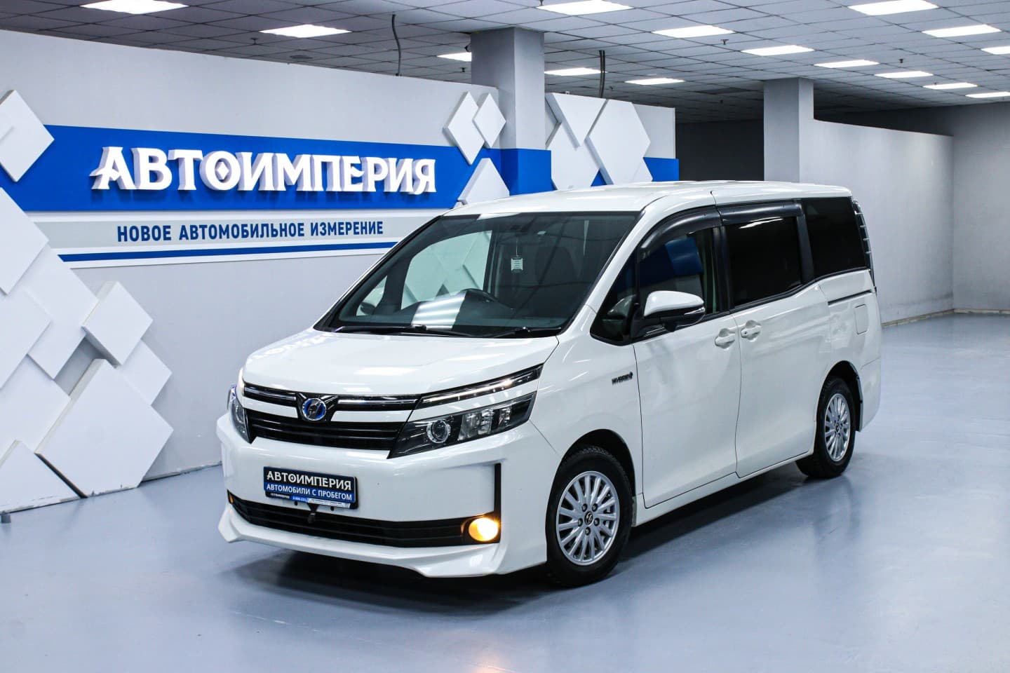 Toyota Voxy 0