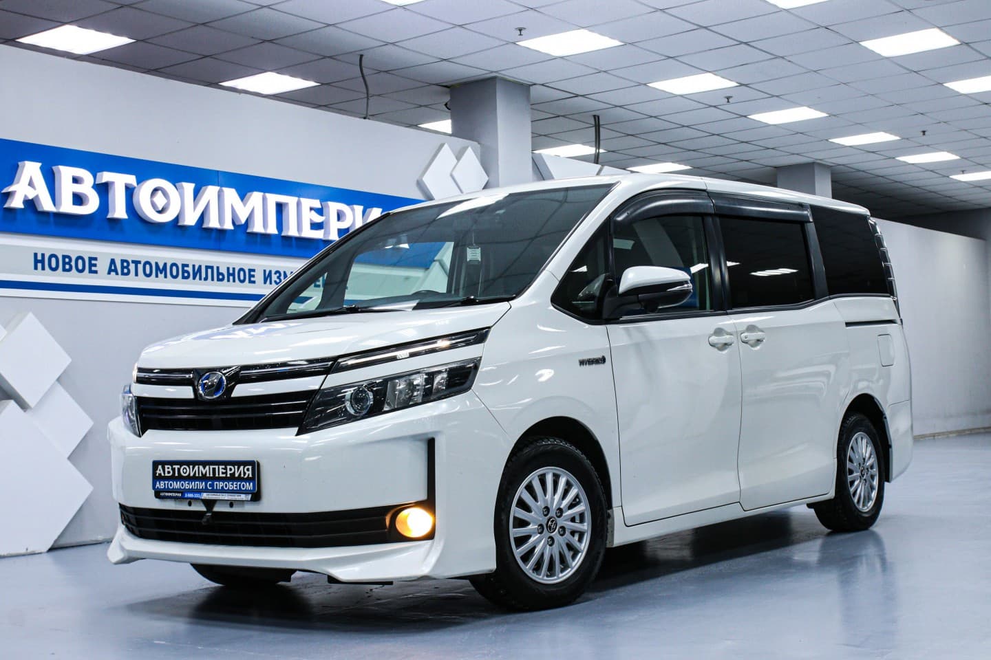 Toyota Voxy 1