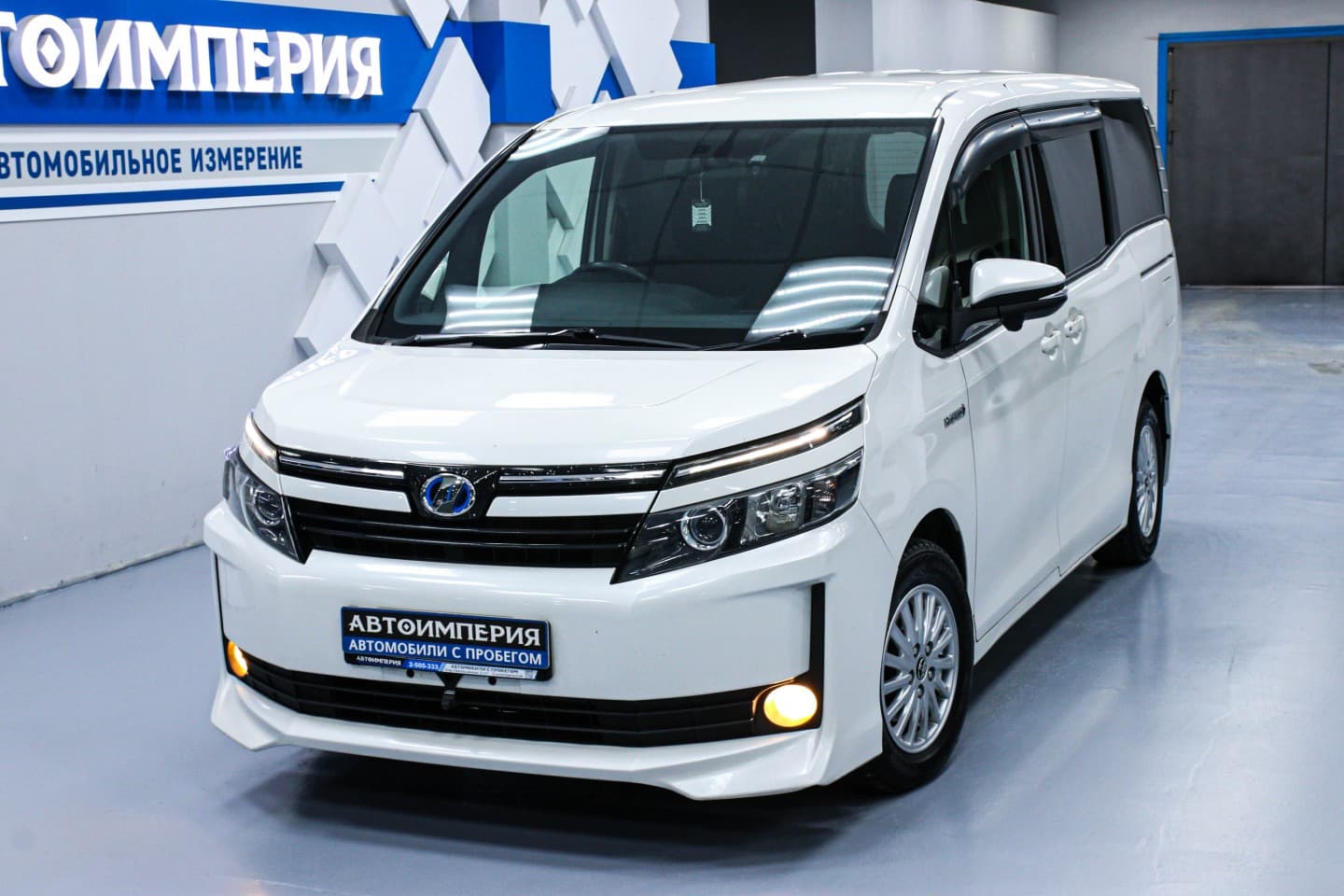 Toyota Voxy 3