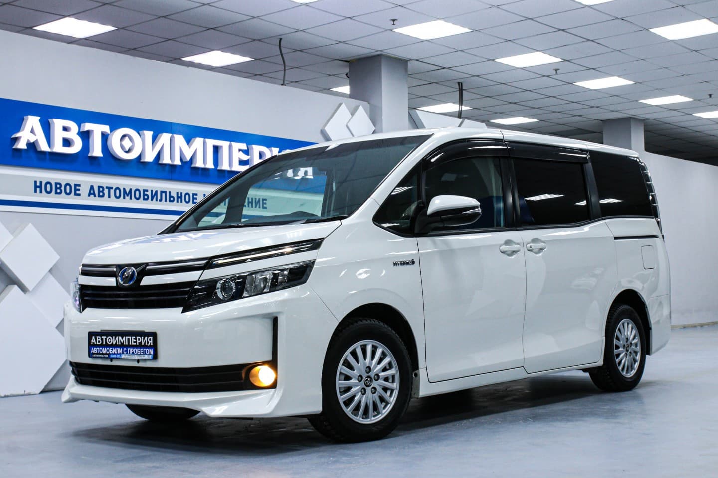 Toyota Voxy 1
