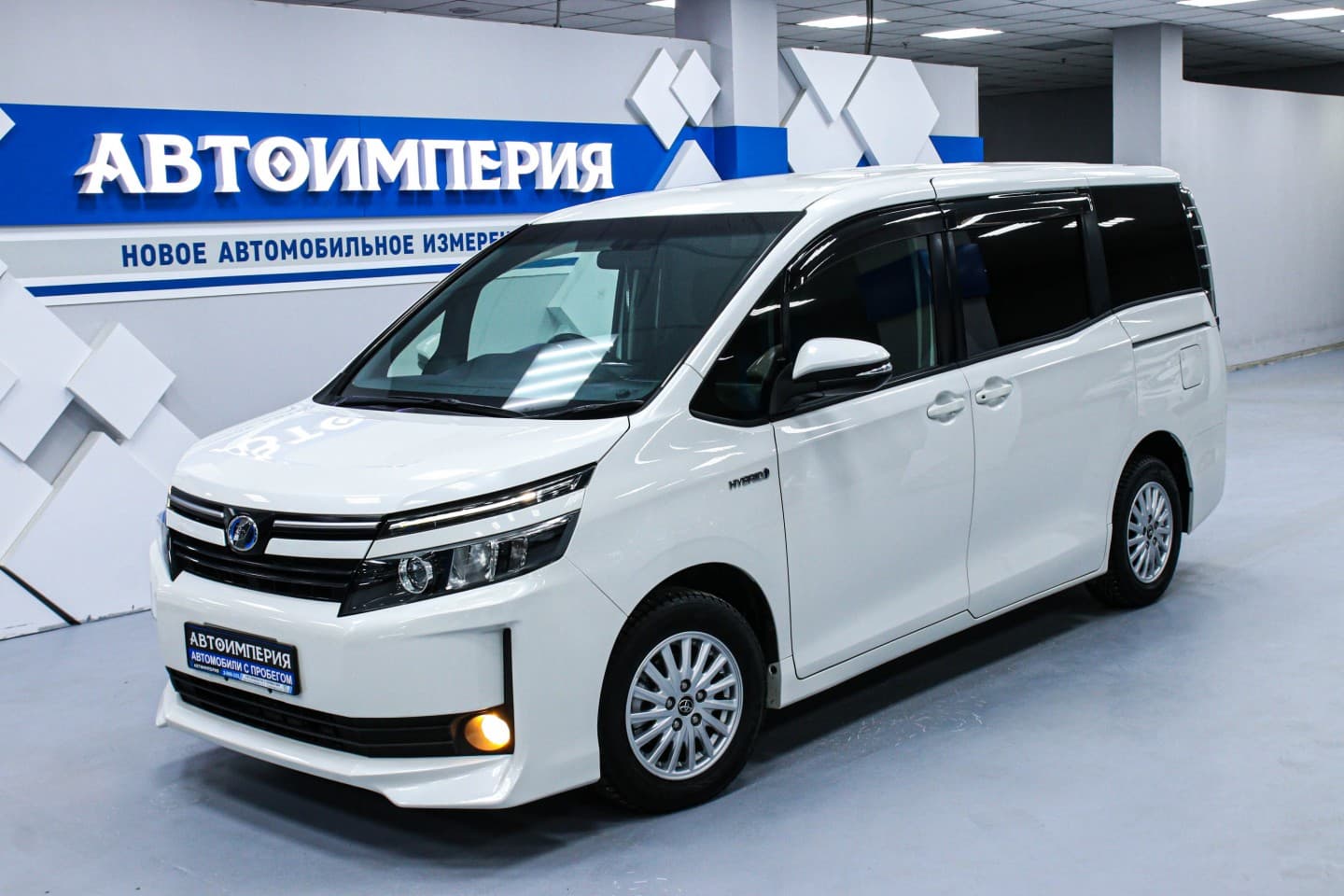 Toyota Voxy 2