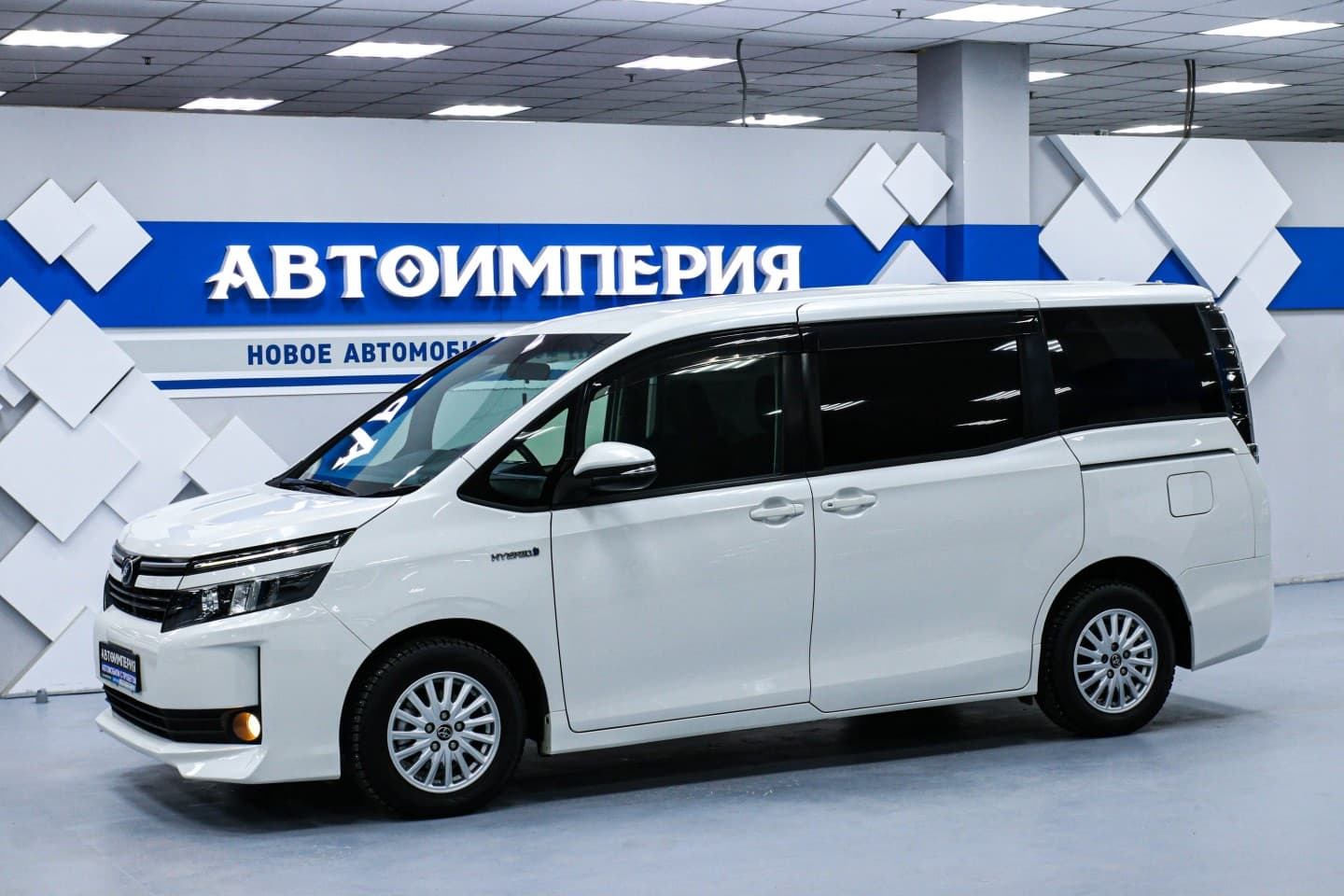 Toyota Voxy 0