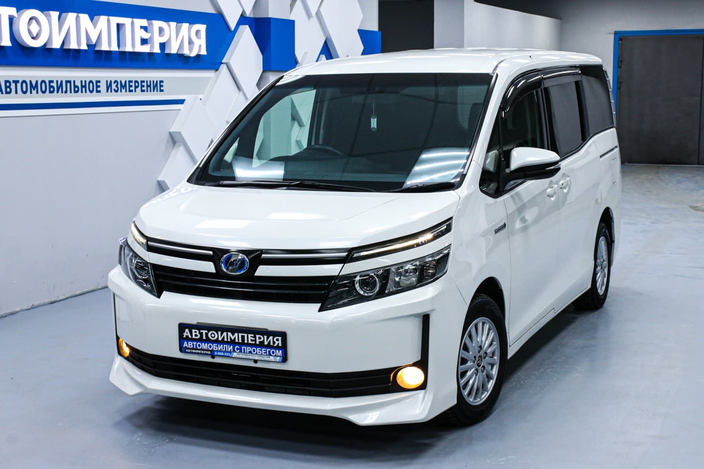 Toyota Voxy 4