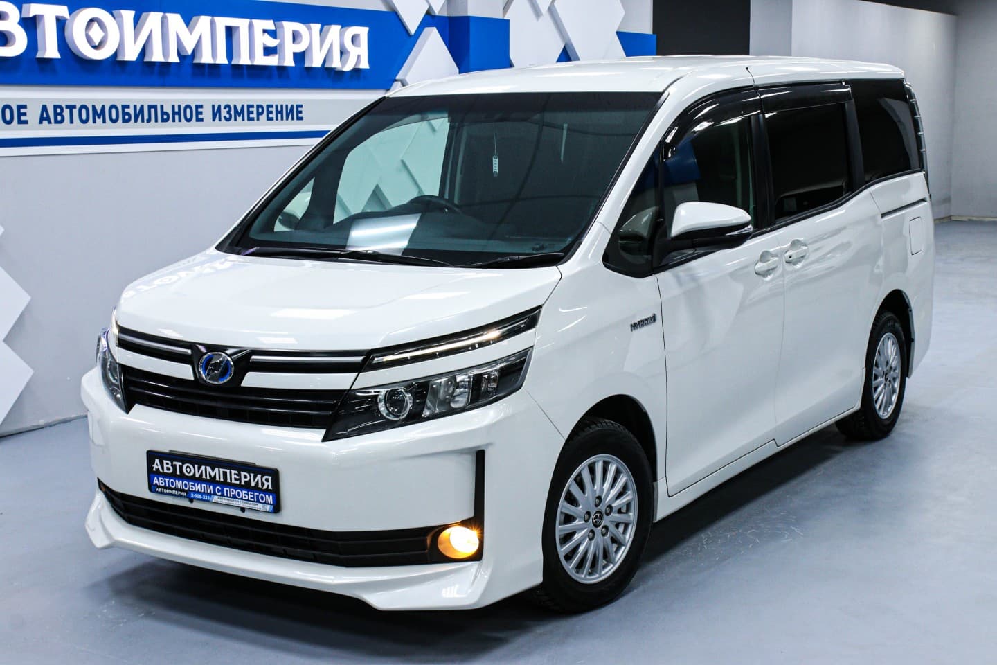 Toyota Voxy 3