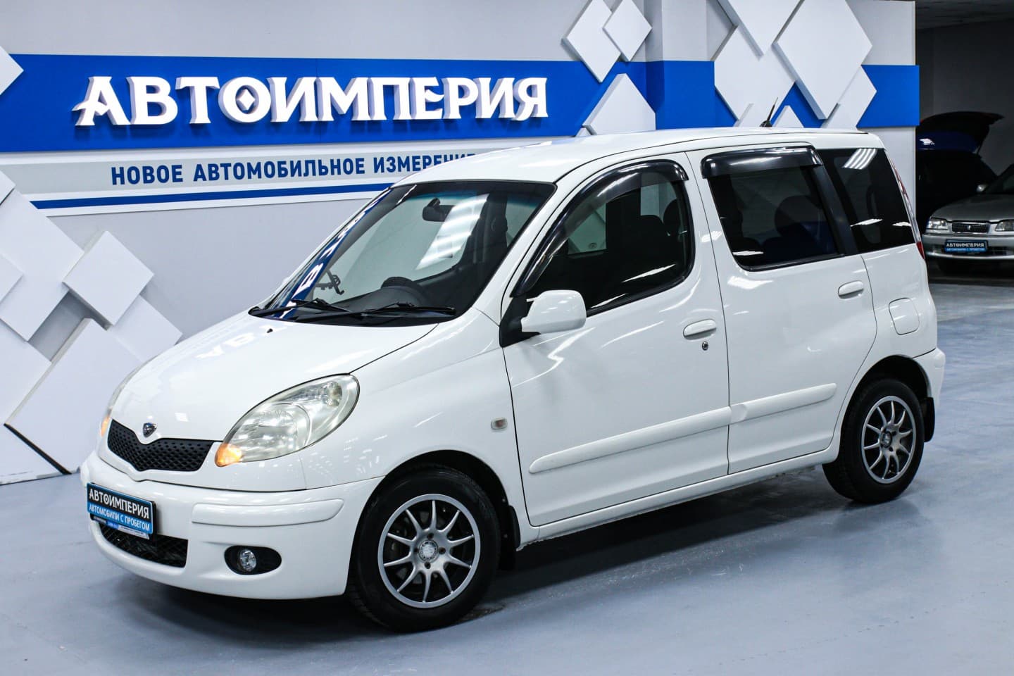 Toyota Fun Cargo 1