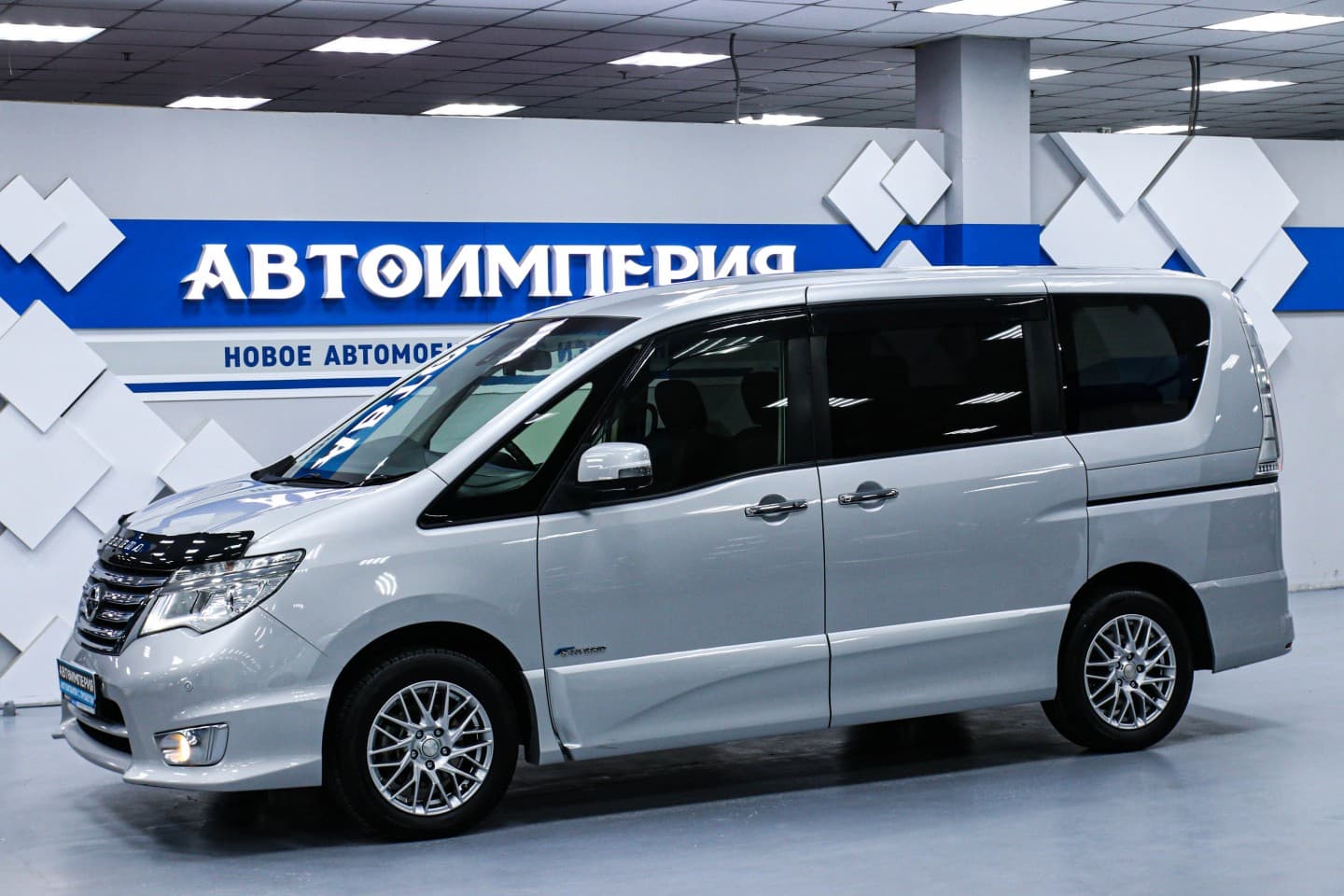 Nissan Serena 0