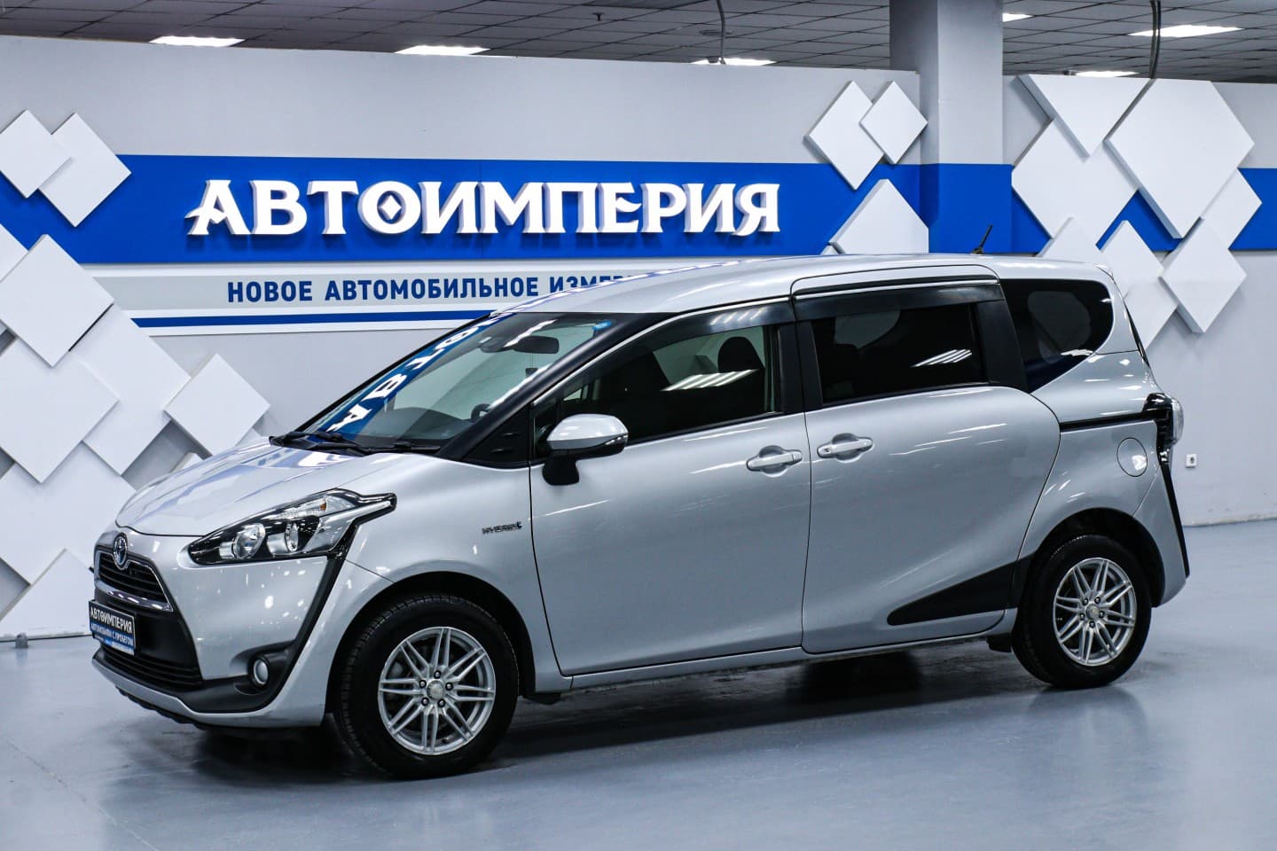Toyota Sienta 0