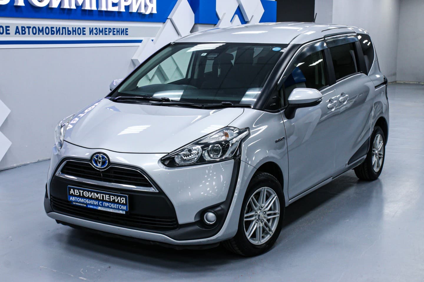 Toyota Sienta 4