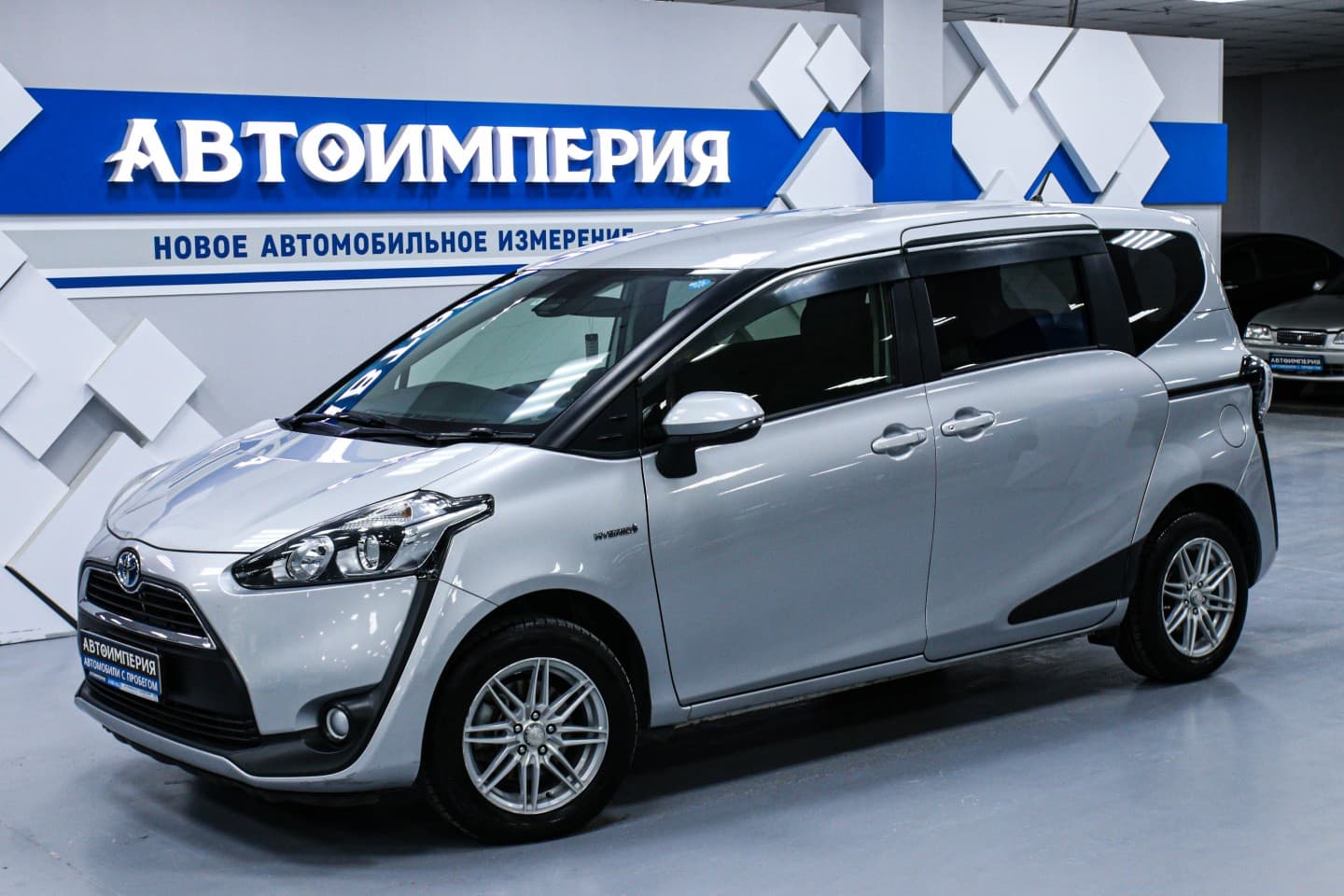 Toyota Sienta 2