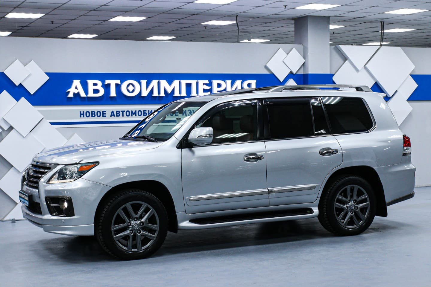 Lexus LX570 0