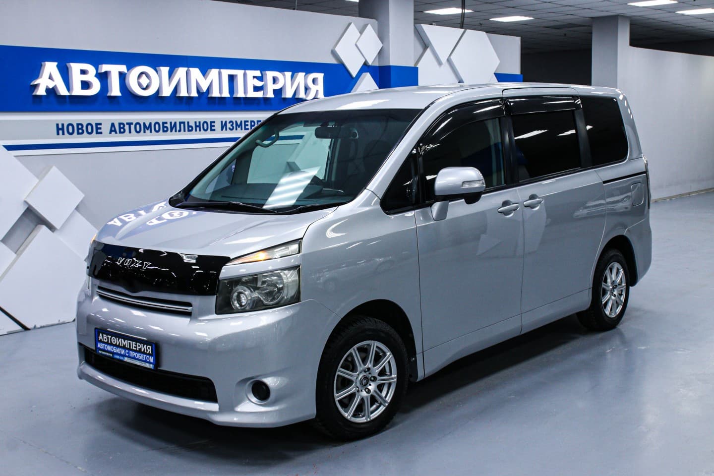 Toyota Voxy 3