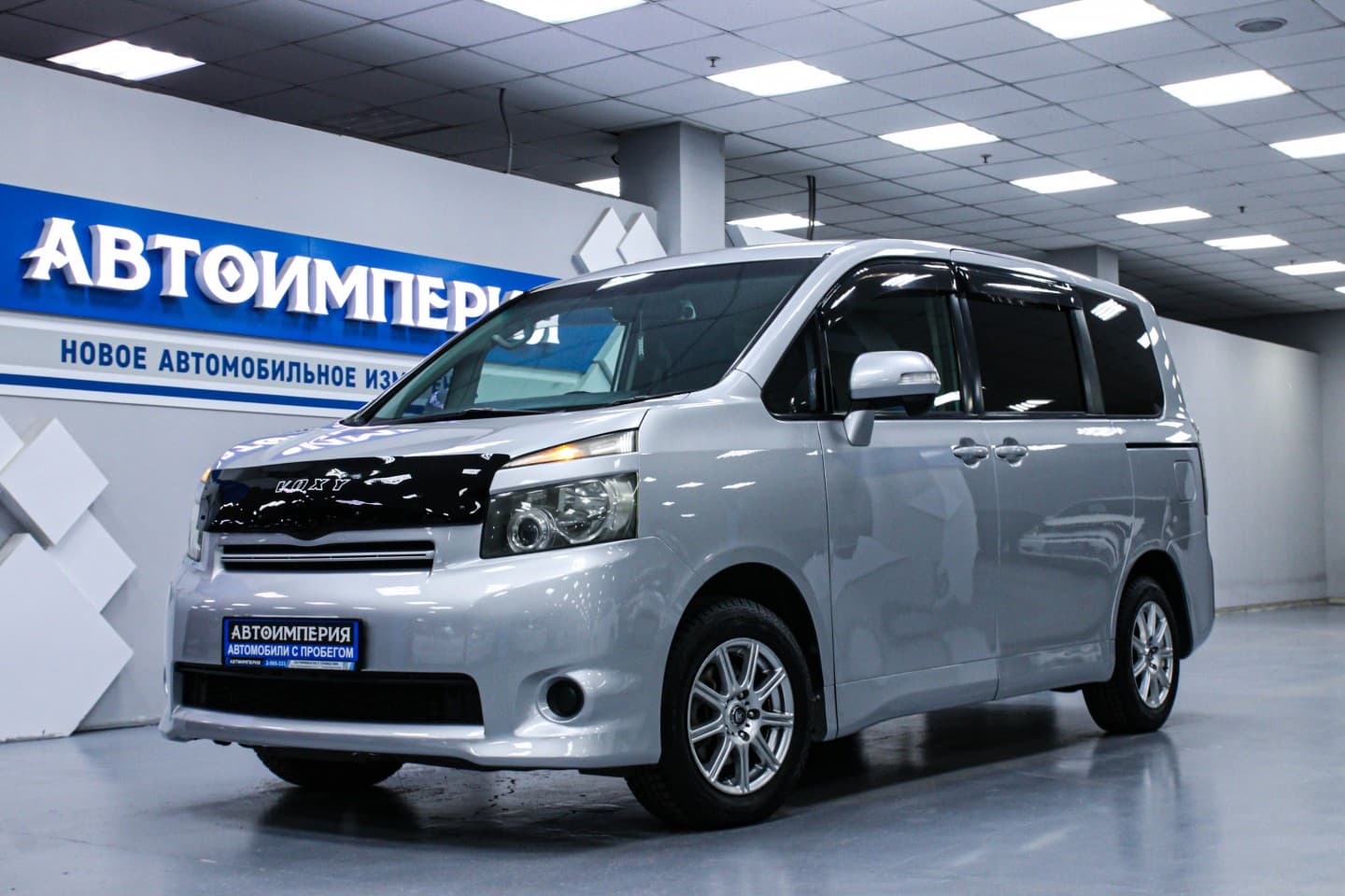 Toyota Voxy 1