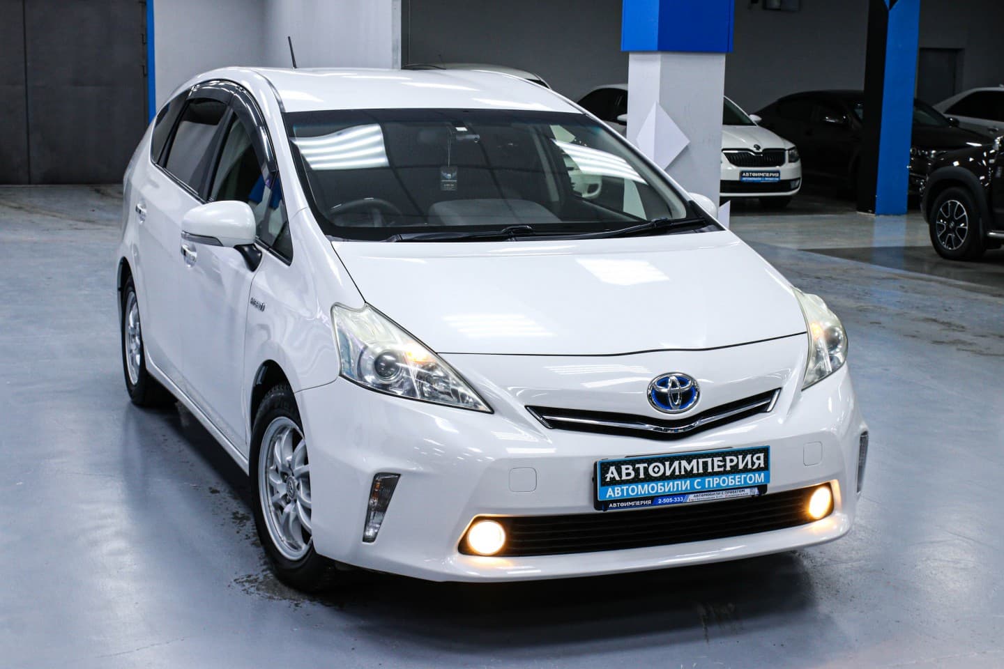 Toyota Prius Alpha 4