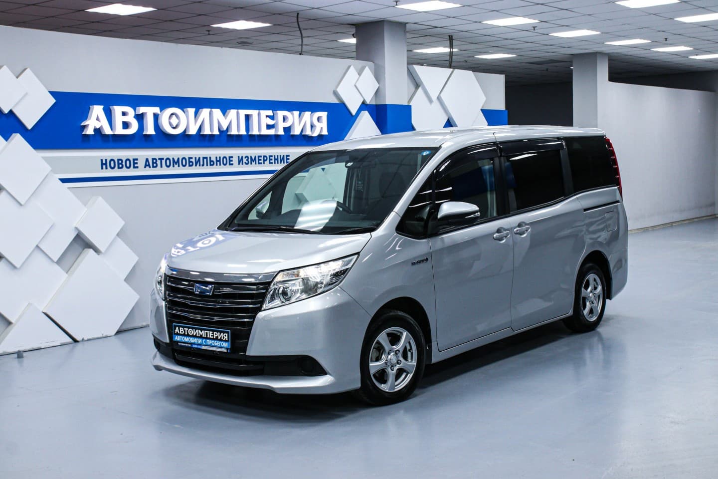 Toyota Noah 0